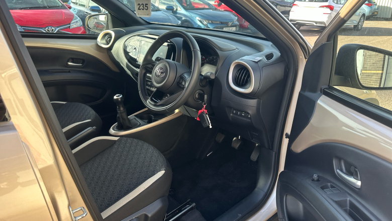 Toyota Aygo X 1.0 VVT-i Edge 5dr Petrol Hatchback